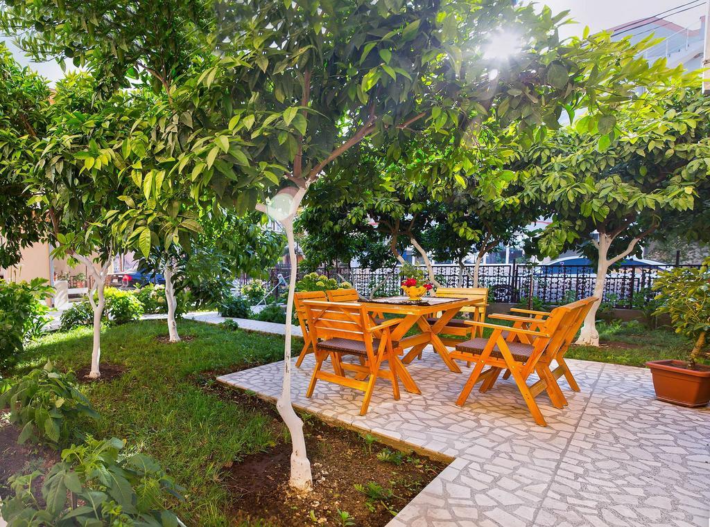 Apartments Dalila Ulcinj Buitenkant foto
