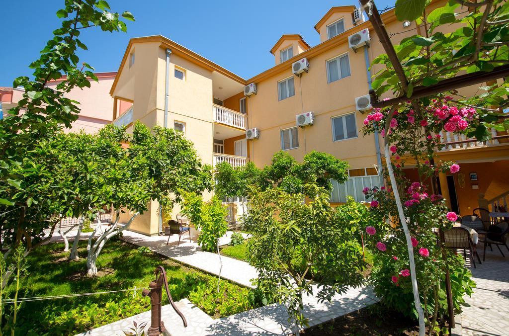 Apartments Dalila Ulcinj Buitenkant foto